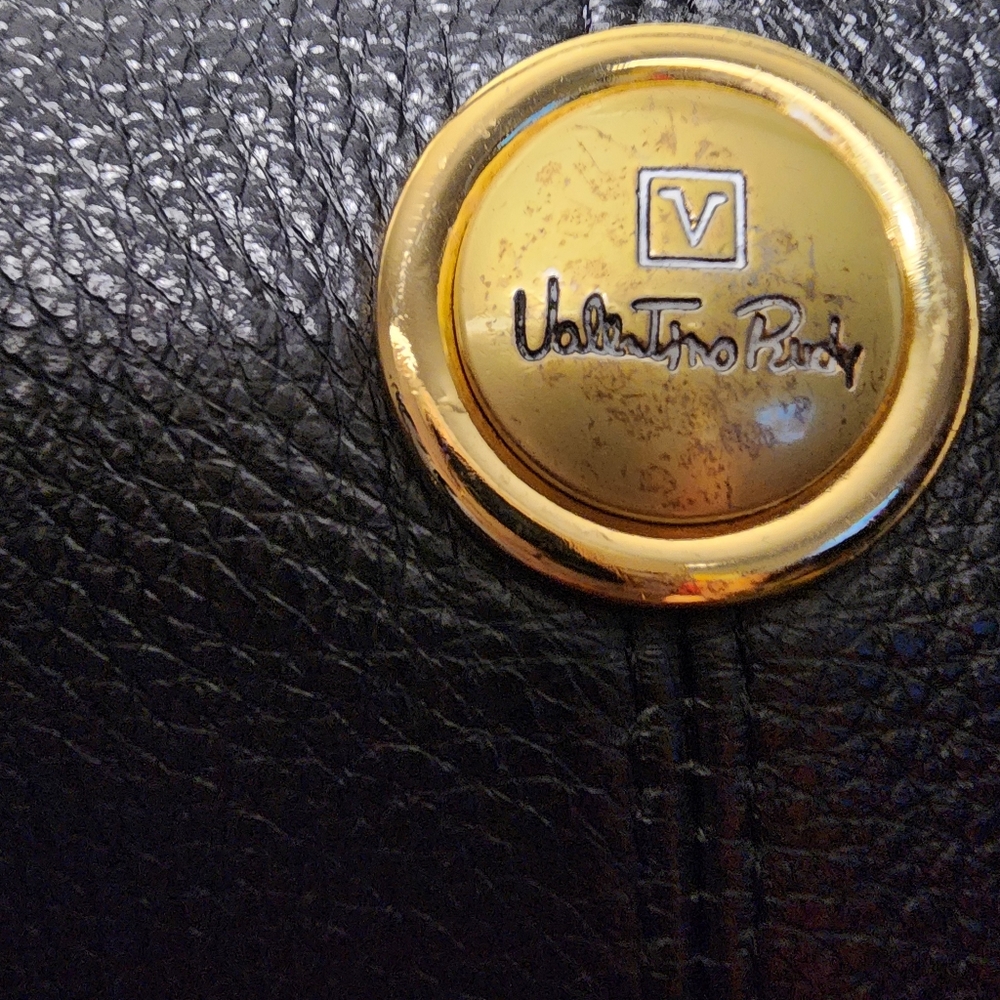 Handbags - Picture 9 of 11